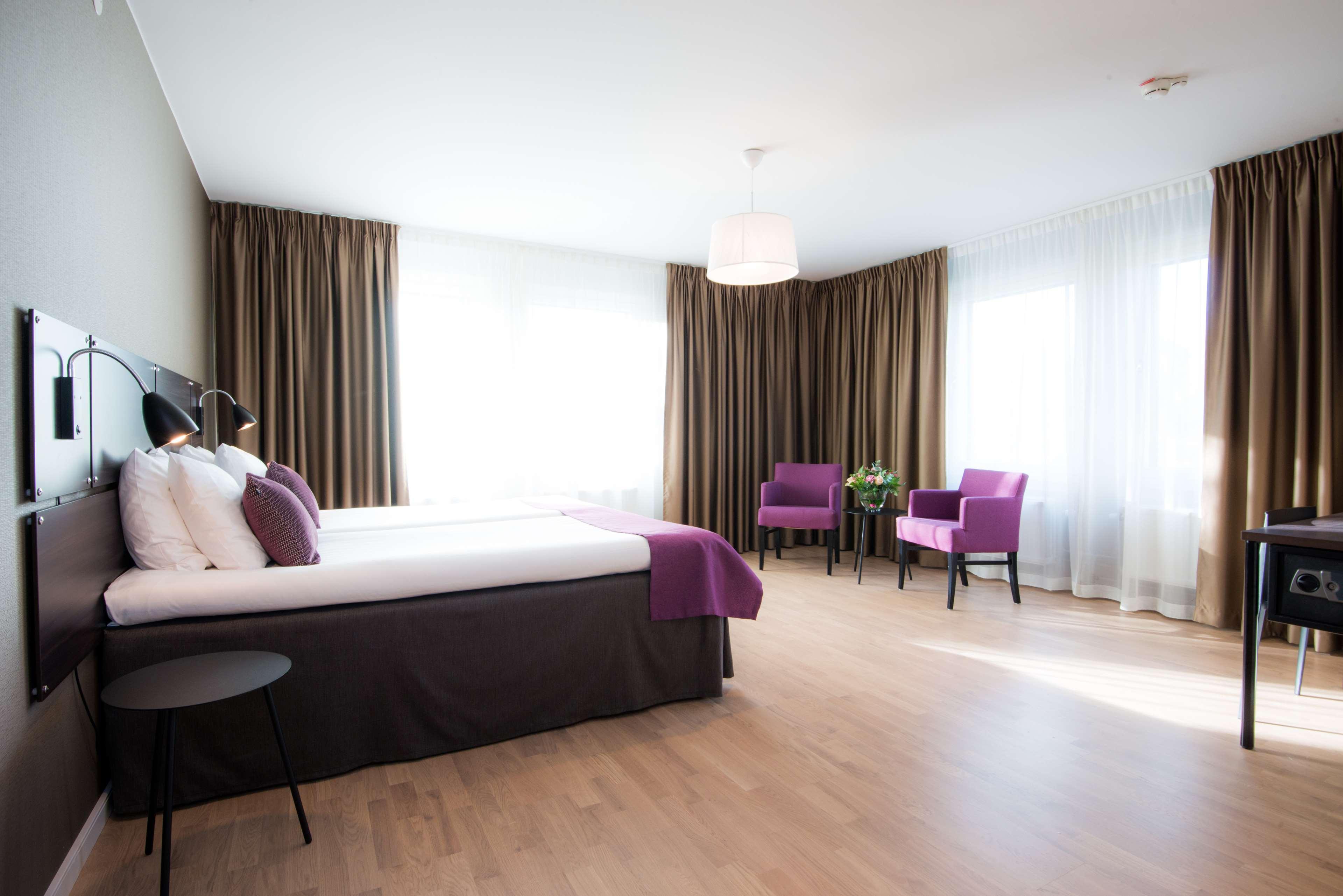 Western Park Airport 4*