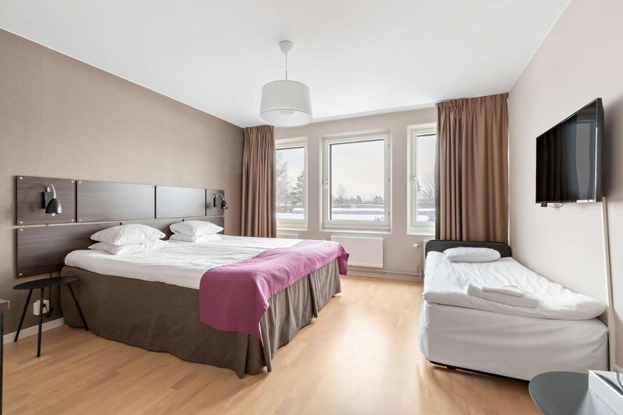 Western Park Airport 4*