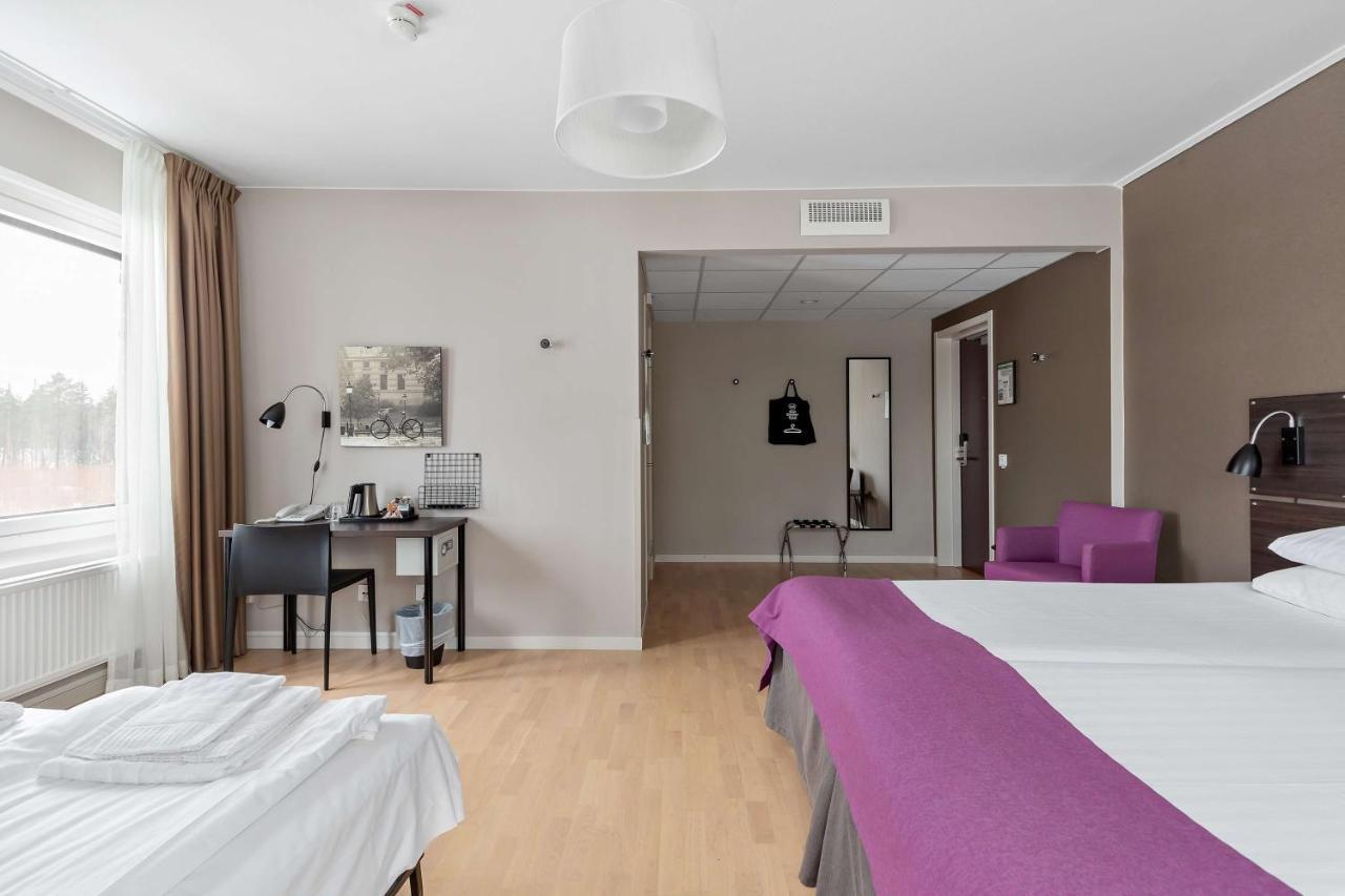 Western Park Airport Hotel 4*