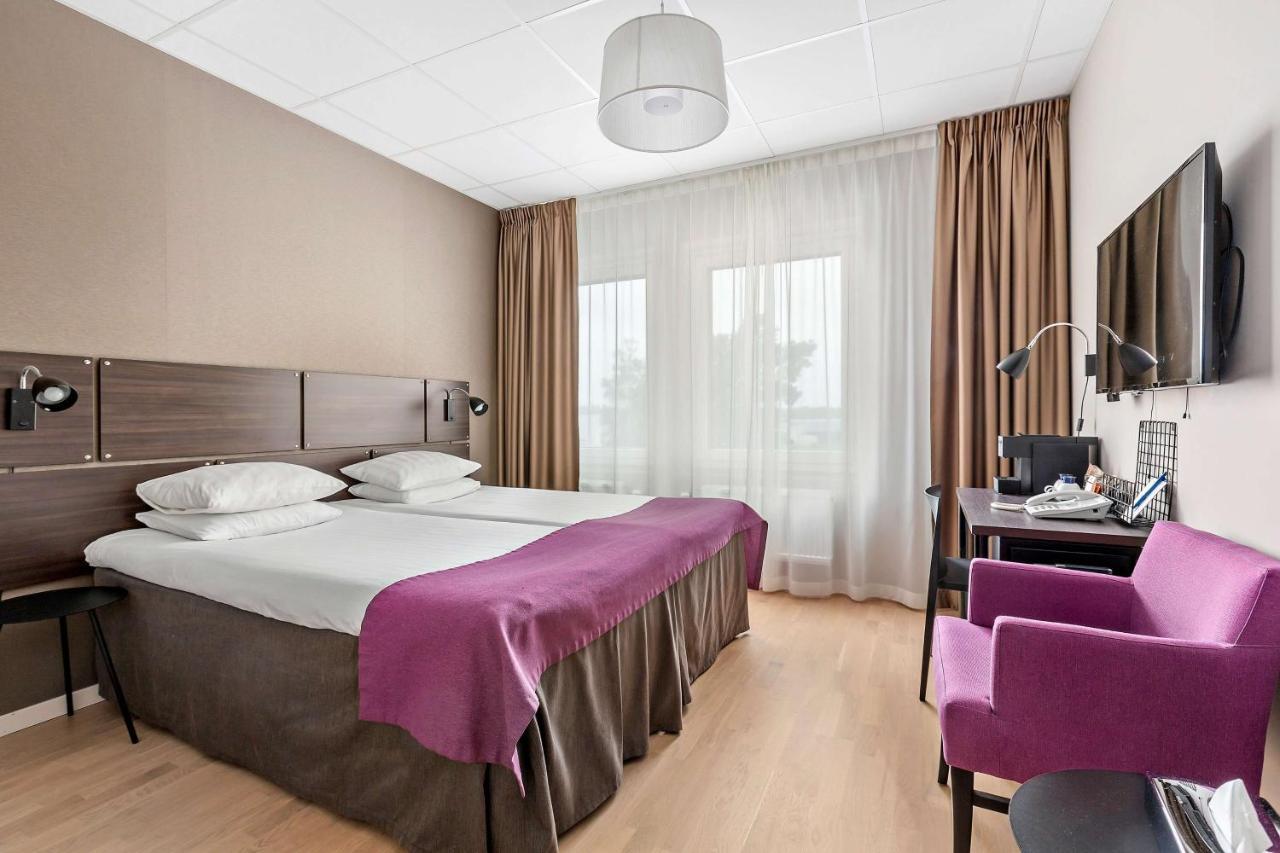 Western Park Airport Hotel 4*