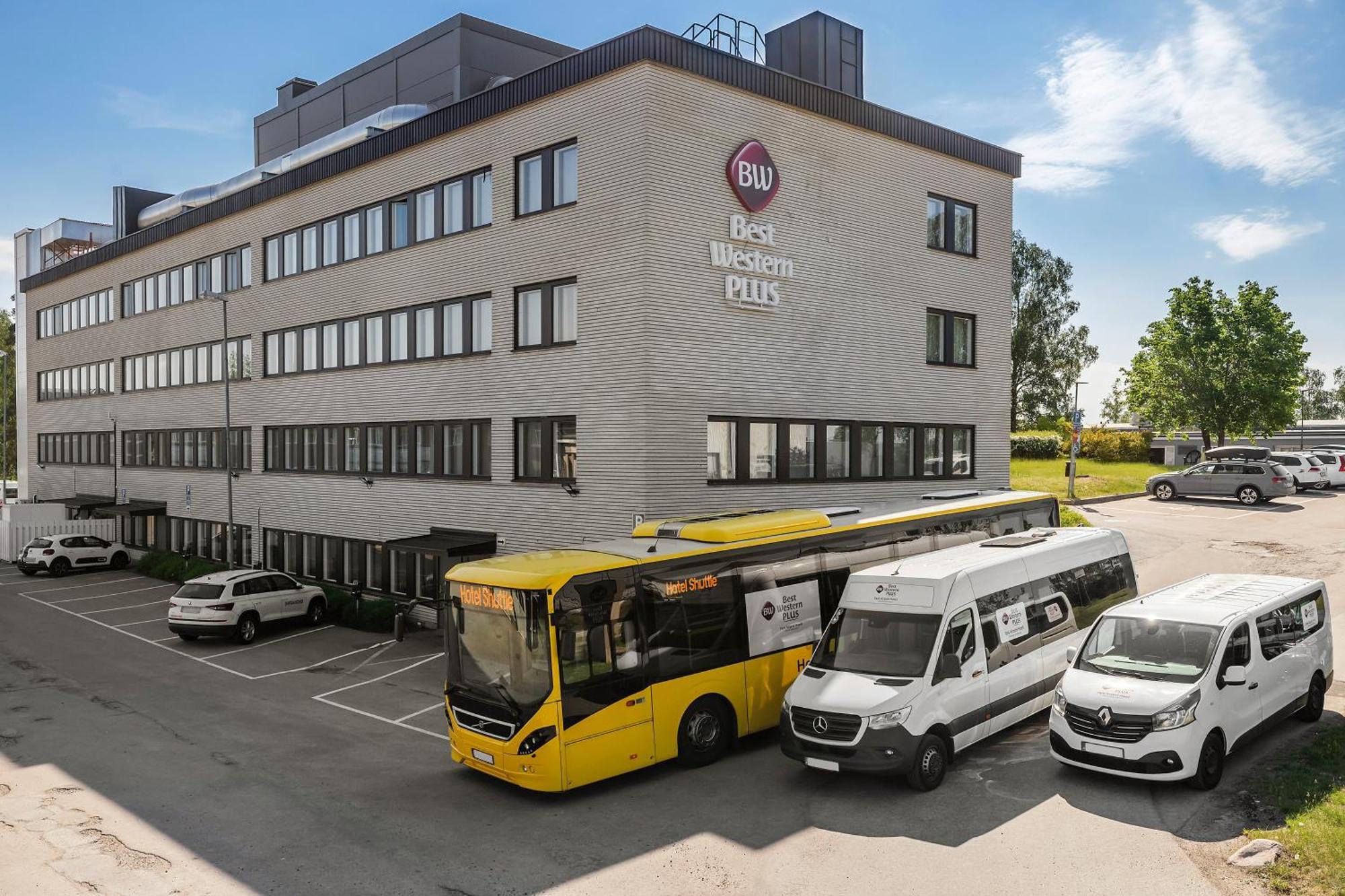 Western Park Airport 4*